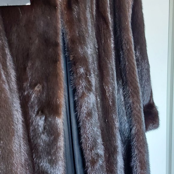 Mint Condition 3/4 length Dark Ranch Mink Coat - Picture 5 of 6